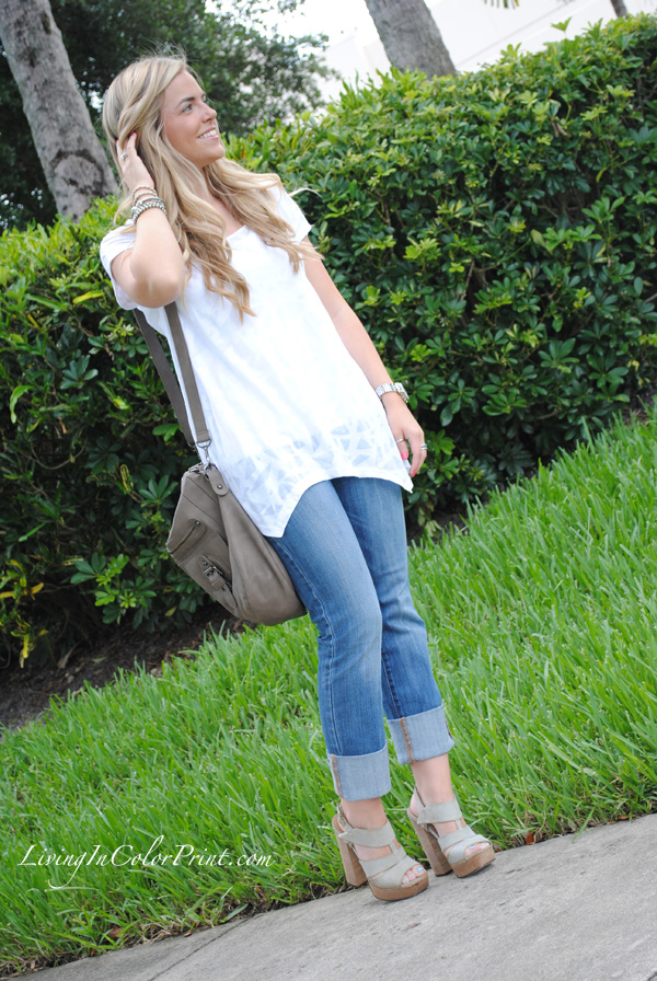 Blogger ootd, outfit of the day, jean chic, white t-shirt, MIA heels, ALDO cross body