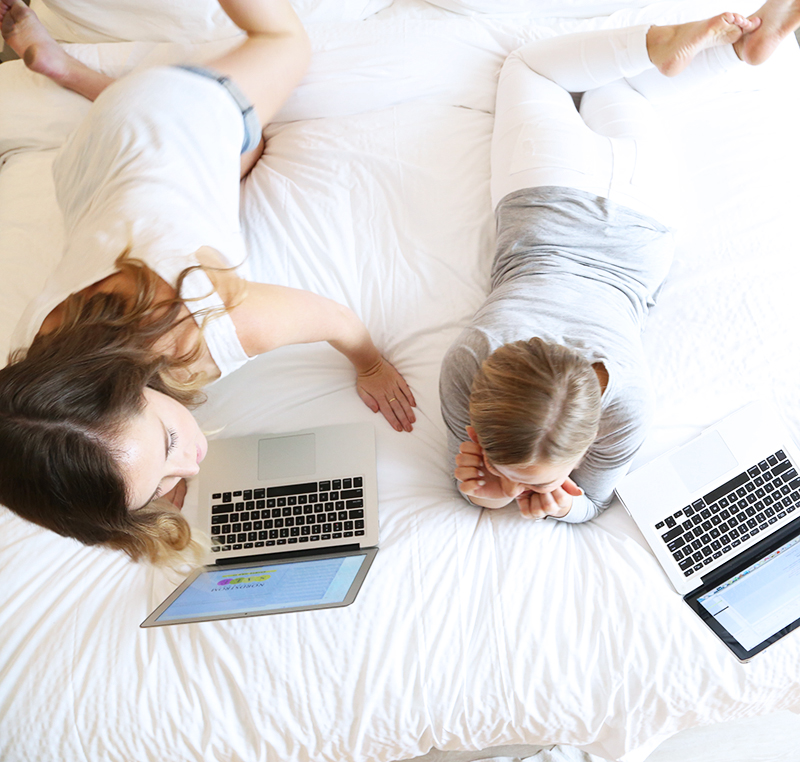 girls-on-computers-in-bed