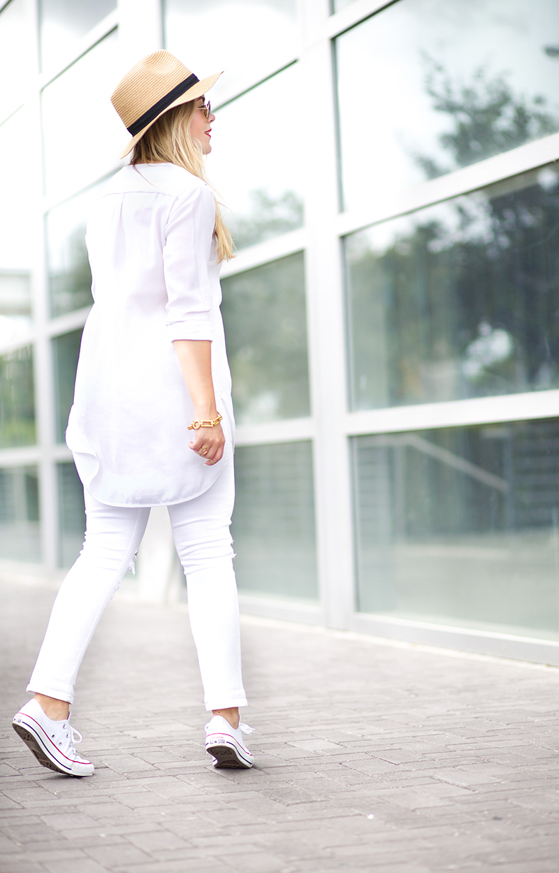 casual all white summer outfit