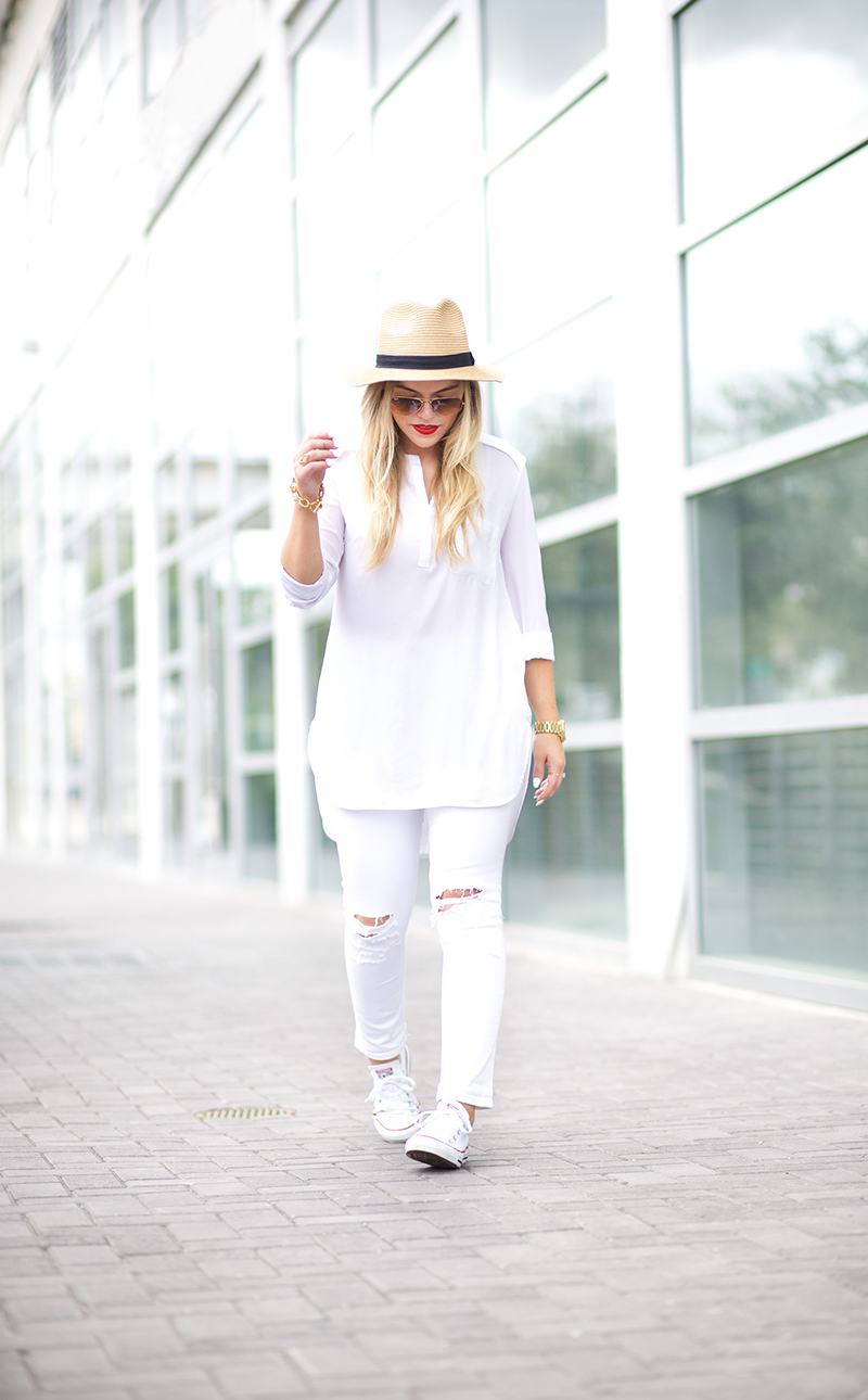 casual all white summer outfit