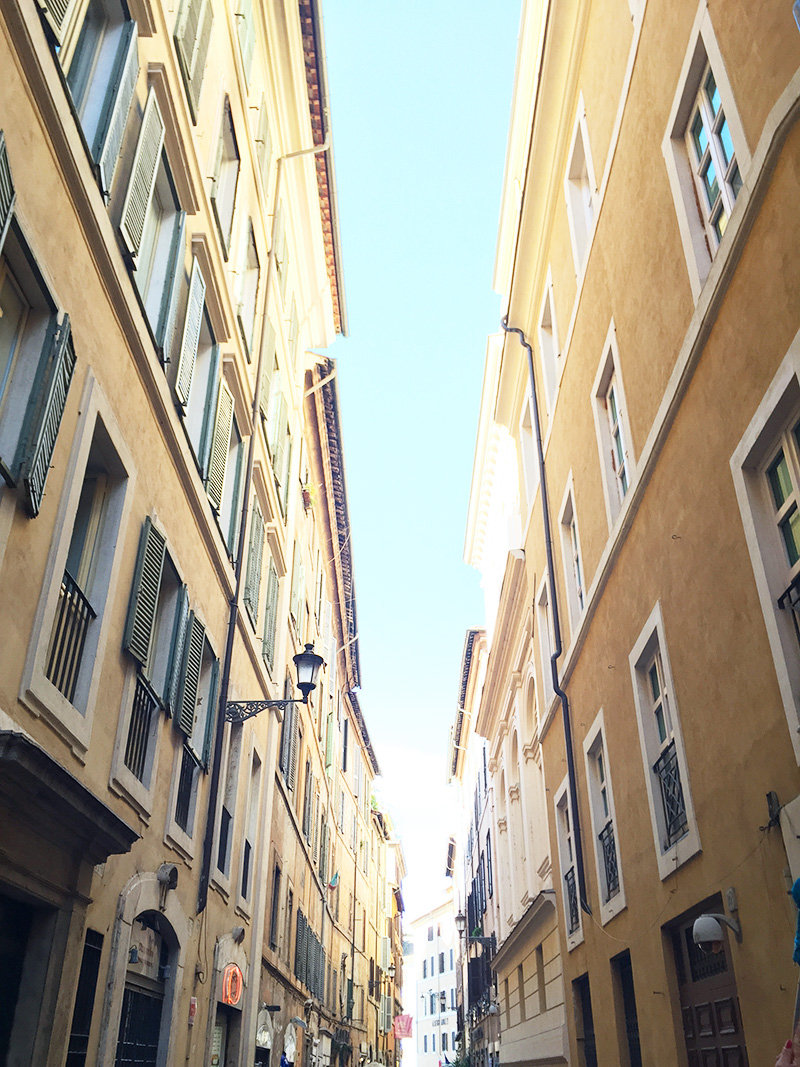 Italian alleyway in Rome