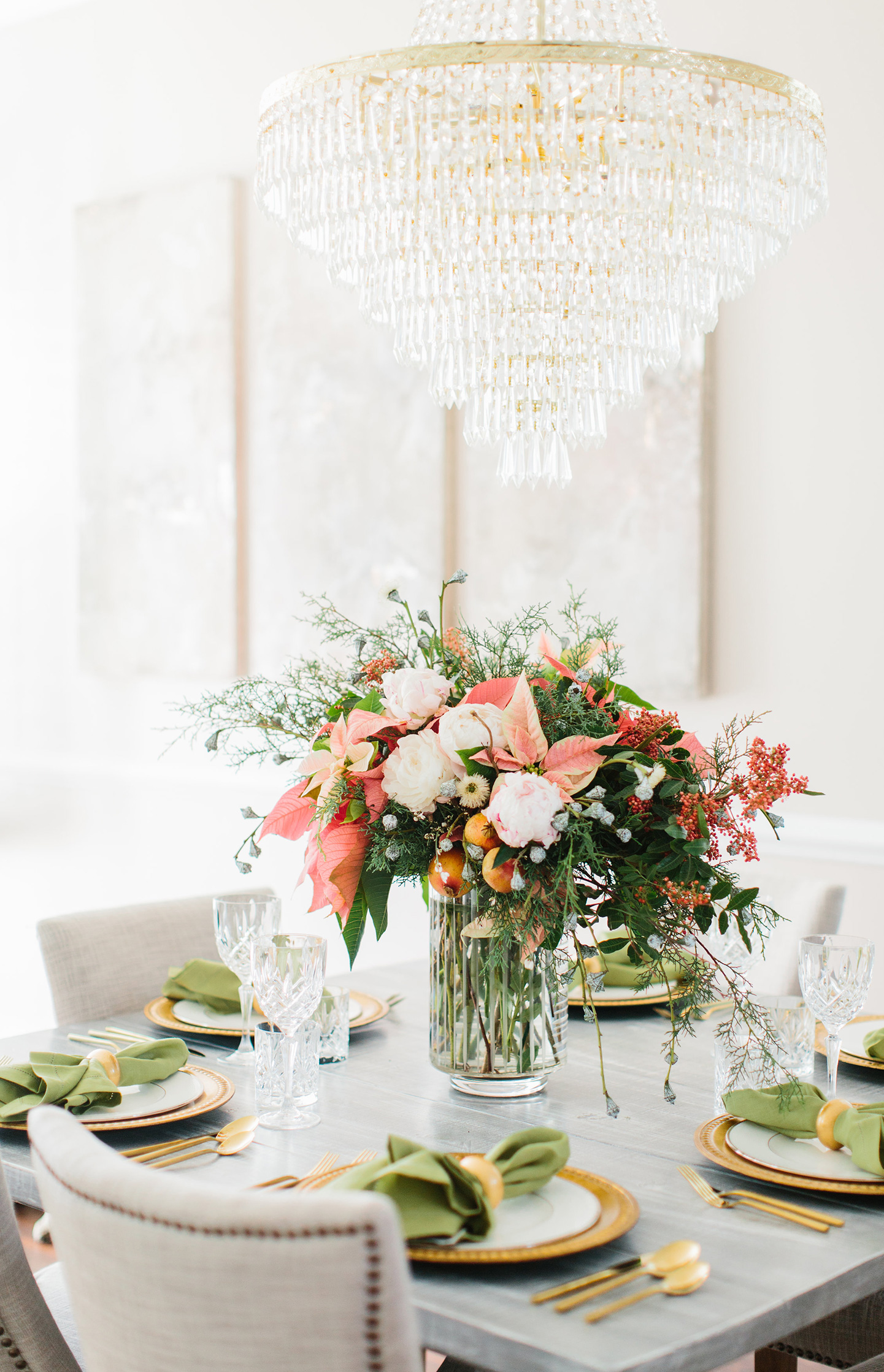 Holiday Tablescape | pink poinsettias + greenery 