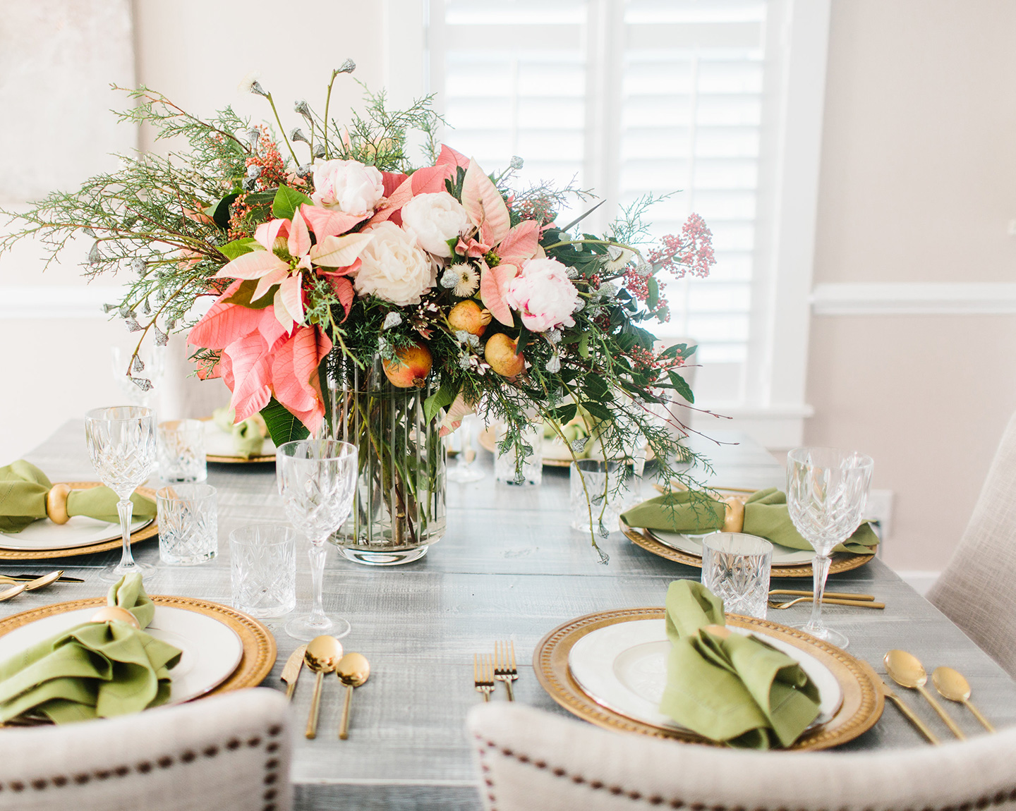 Holiday Tablescape | pink poinsettias + greenery 