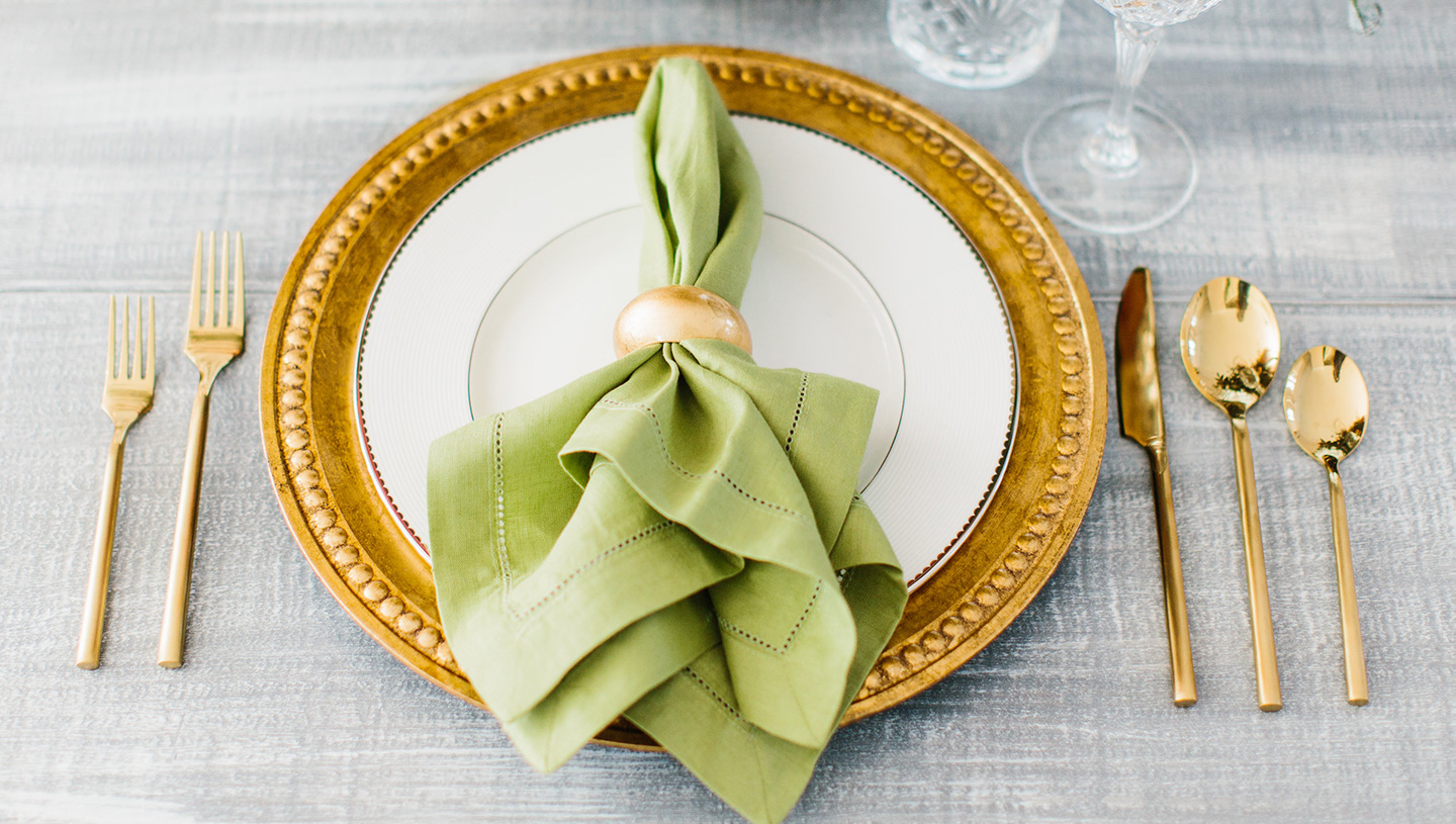 Holiday Tablescape | Bright Green + Gold