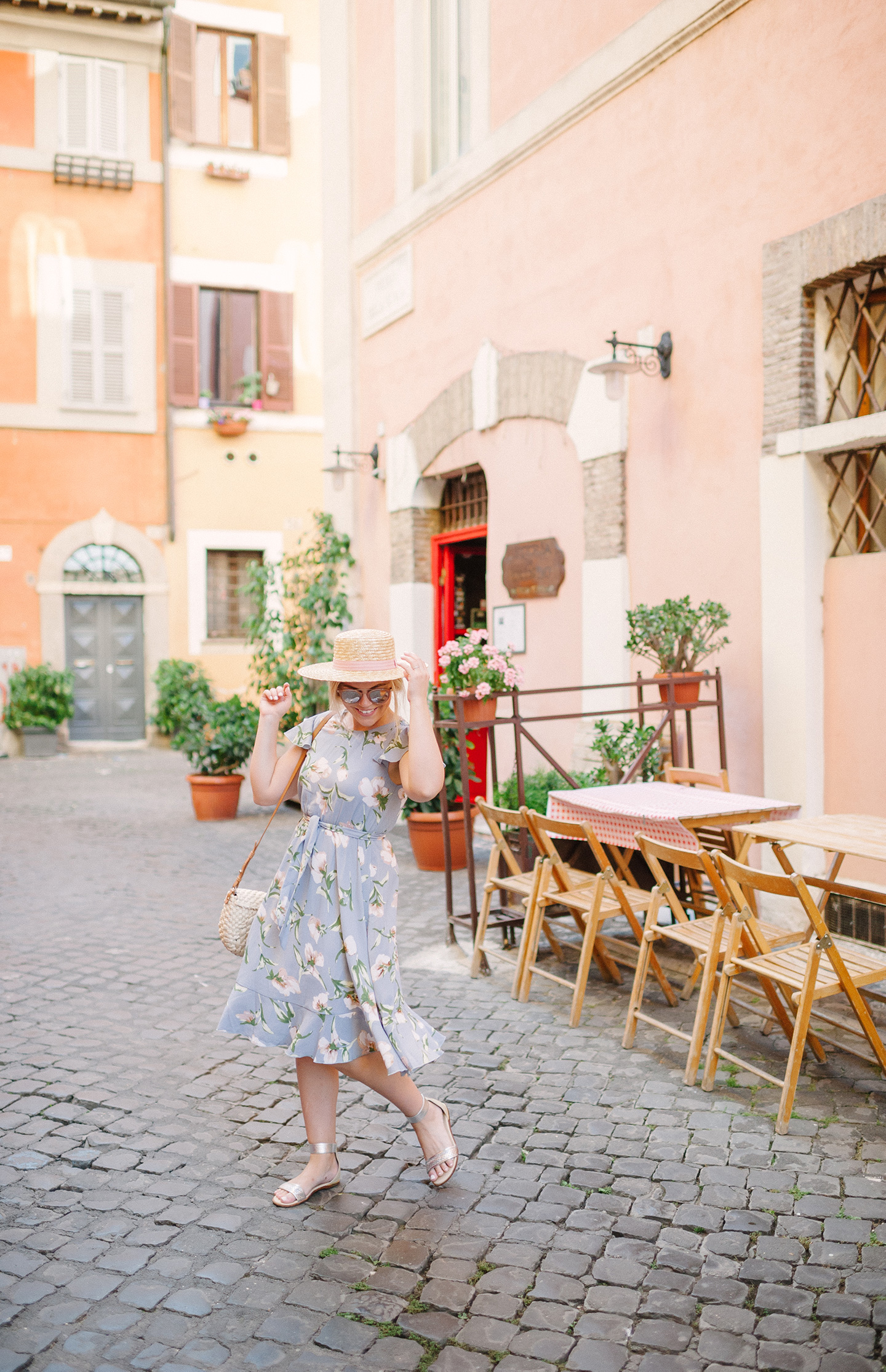 Trastevere, Italy Cafe Outfit 