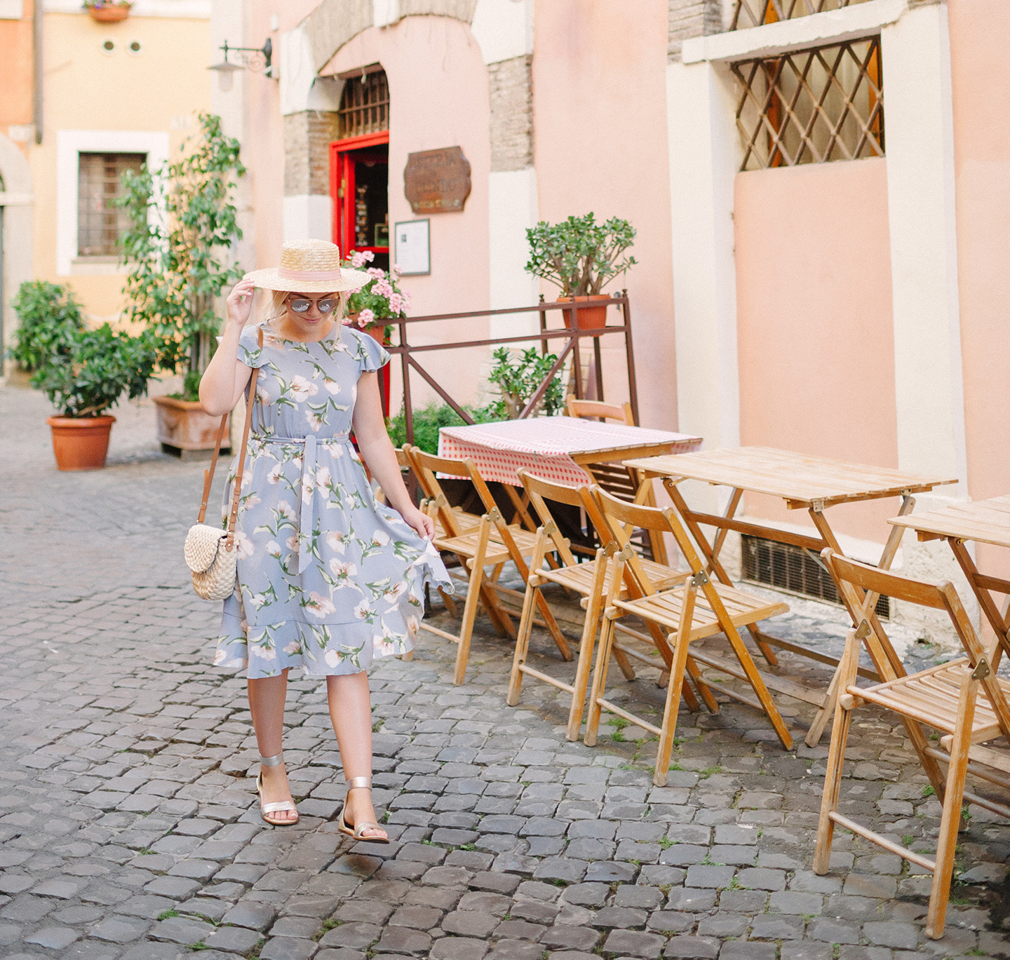 Trastevere, Italy Cafe Outfit 