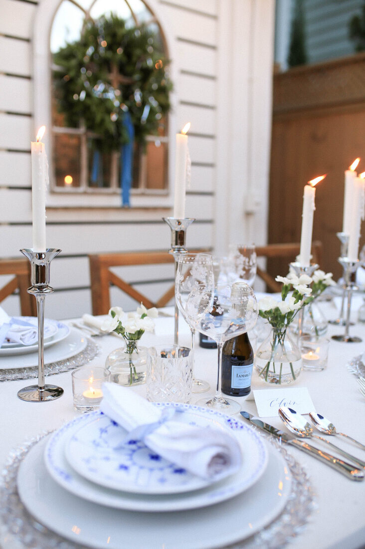 NYE Tablescape | Blue, White & Silver Place Setting with Silver Tinsel Placemat