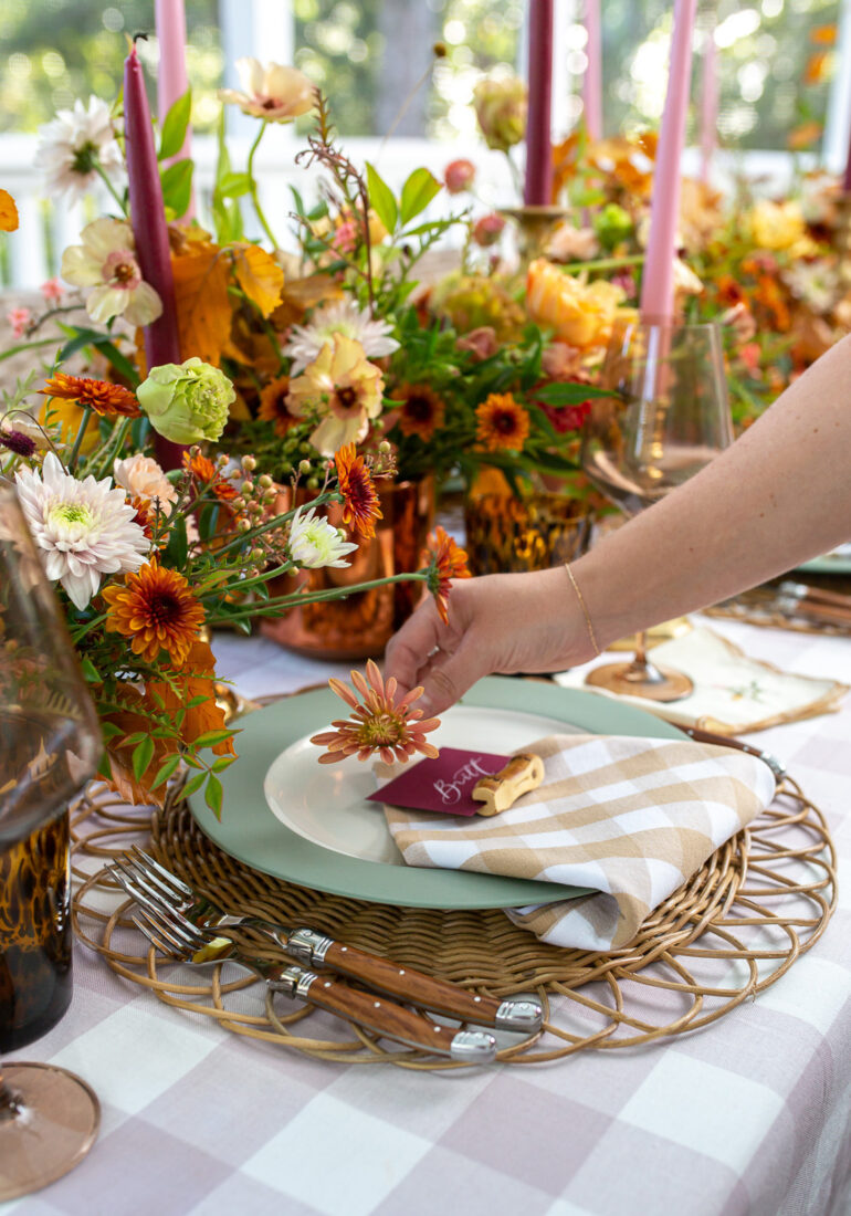 Using Flowers at Place Settings for Thanksgiving 